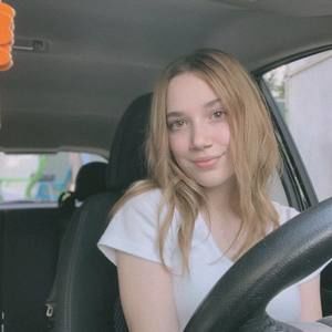 Meet your Posher, Kenzi